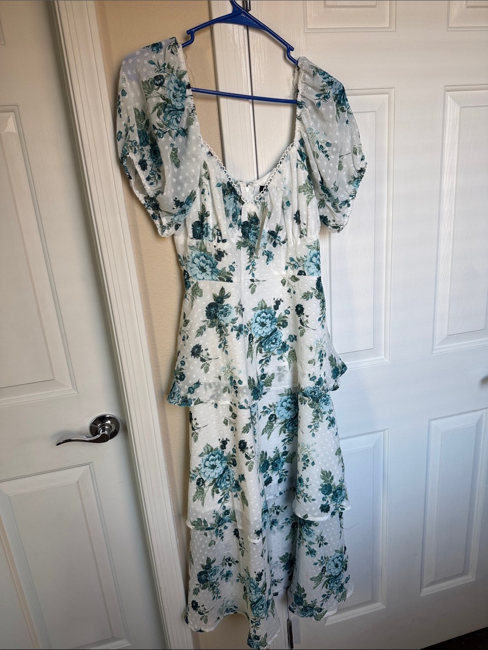 NWT Francesca’s White & Teal Floral Tiered Midi Dress